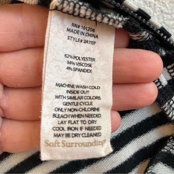 Soft Surroundings Calista Zip Tunic Top Striped Back White Longline Size Medium - Picture 11 of 11